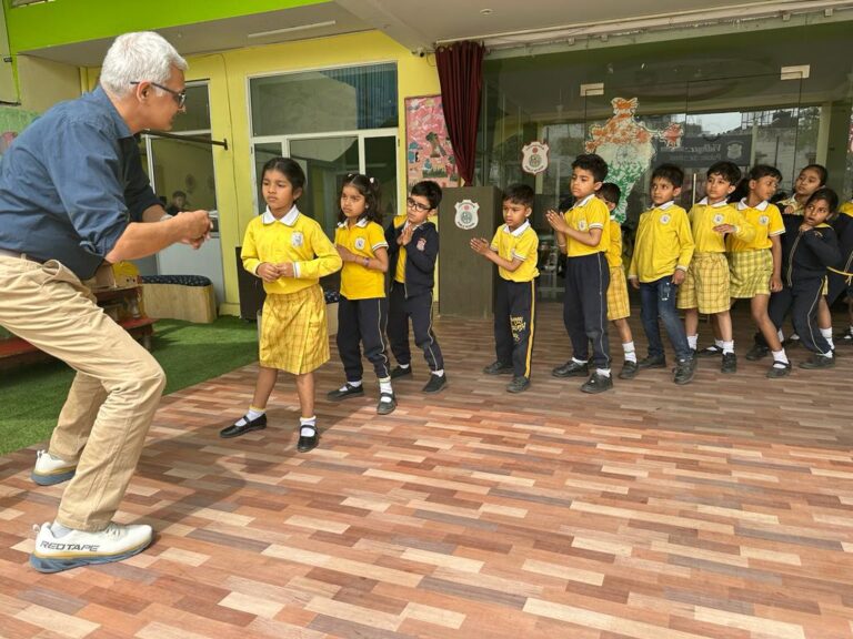 Children with theatre teacher